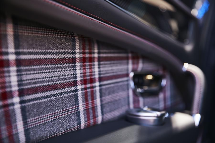 Детали интерьера Bentley Bentayga Businessman by Huntsman & Mulliner 2019 года  (фото 8 из 9)